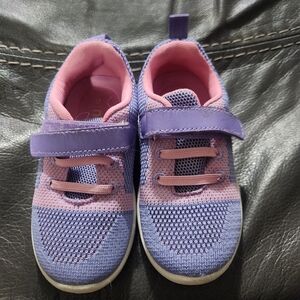 Toddler Size 9 Sneakers -Nerteo